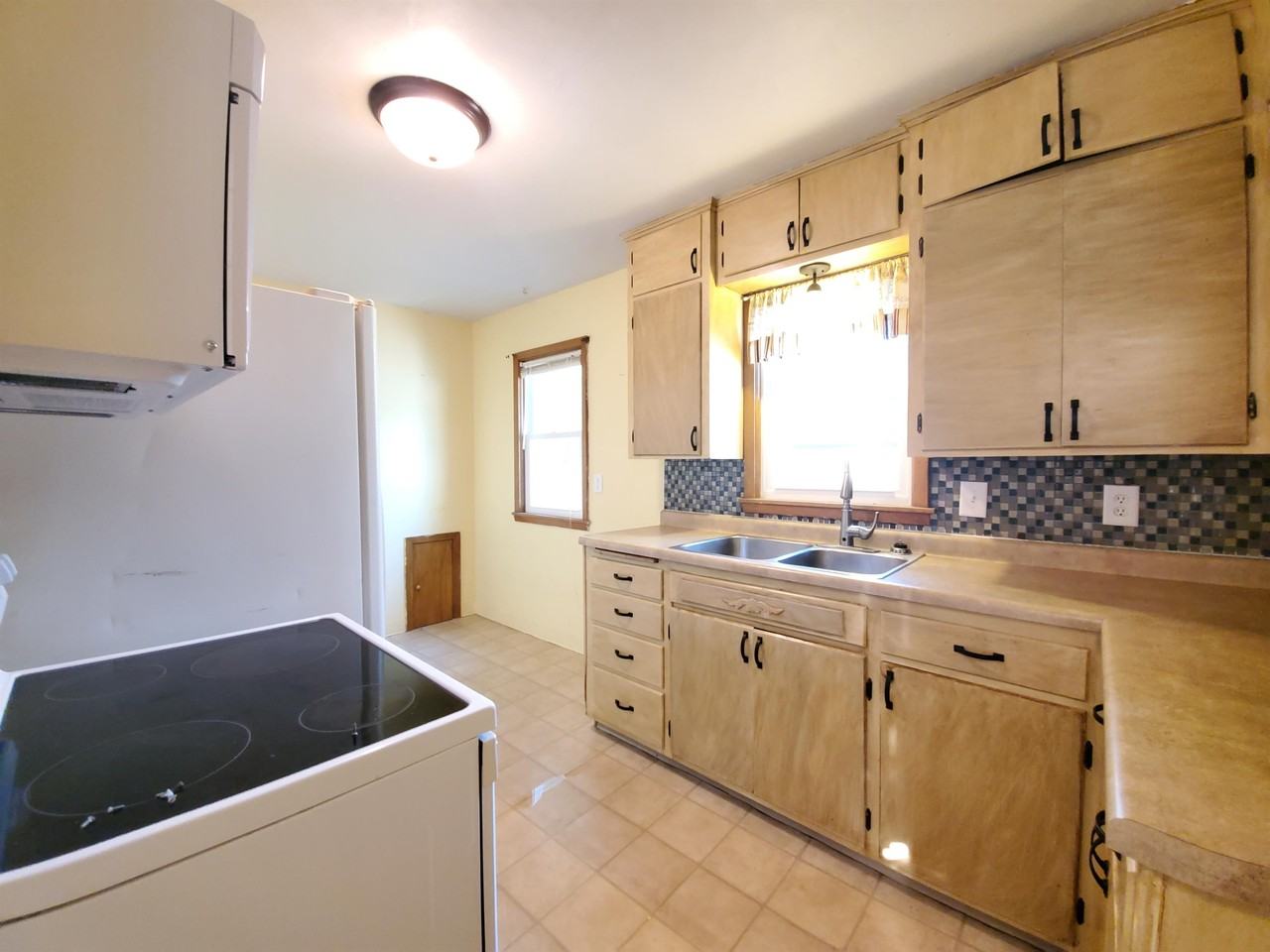 1404 9th Ave Ne #1 - Photo 6 of 23