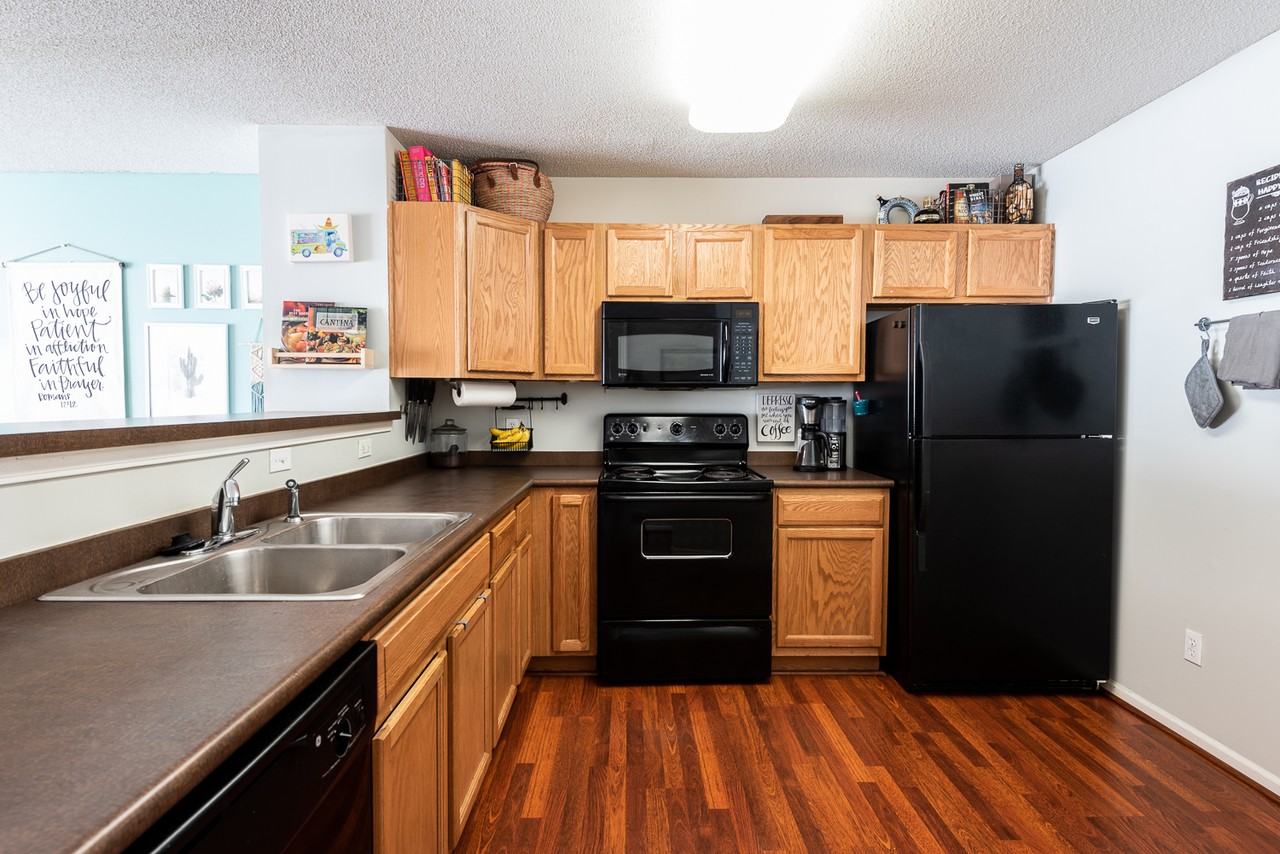 5504 North Fairmount Avenue - Photo 2 of 6