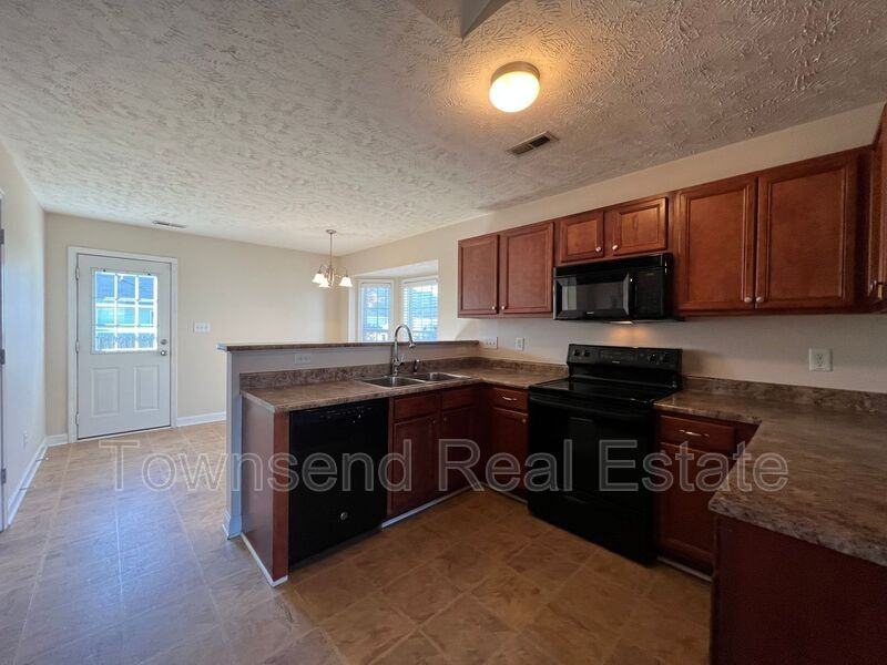 1489 Mingary Ave - Photo 4 of 13