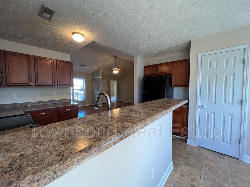 1489 Mingary Ave - Photo 5 of 13