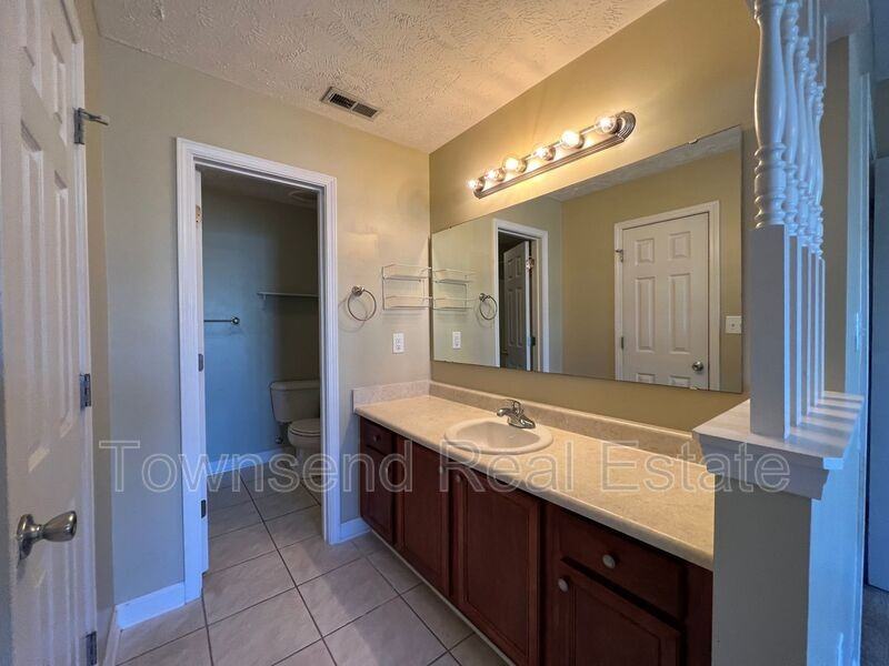 1489 Mingary Ave - Photo 7 of 13