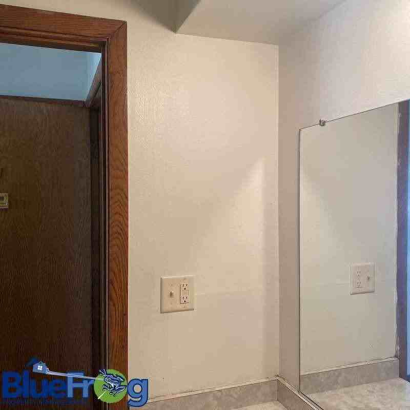 210 N Summit St - Photo 7 of 10