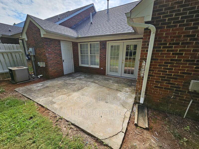2407 Ashton Park Ln - Photo 2 of 11