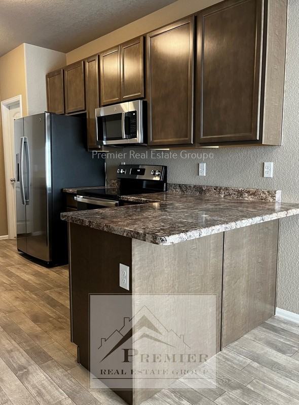 7773 Sand Lake Heights - Photo 4 of 18