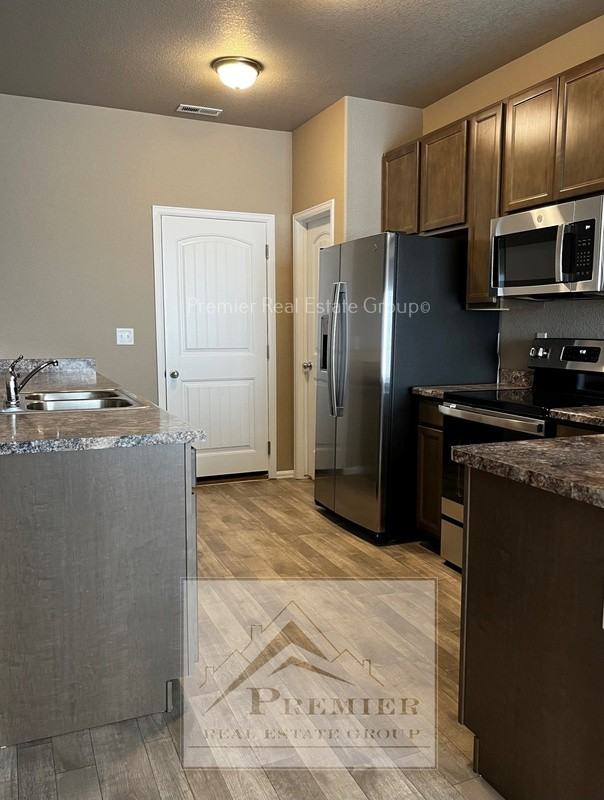 7773 Sand Lake Heights - Photo 5 of 18