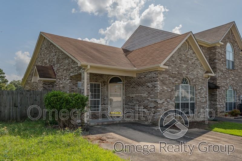 1026 Ashley Brook Ln - Photo 2 of 44