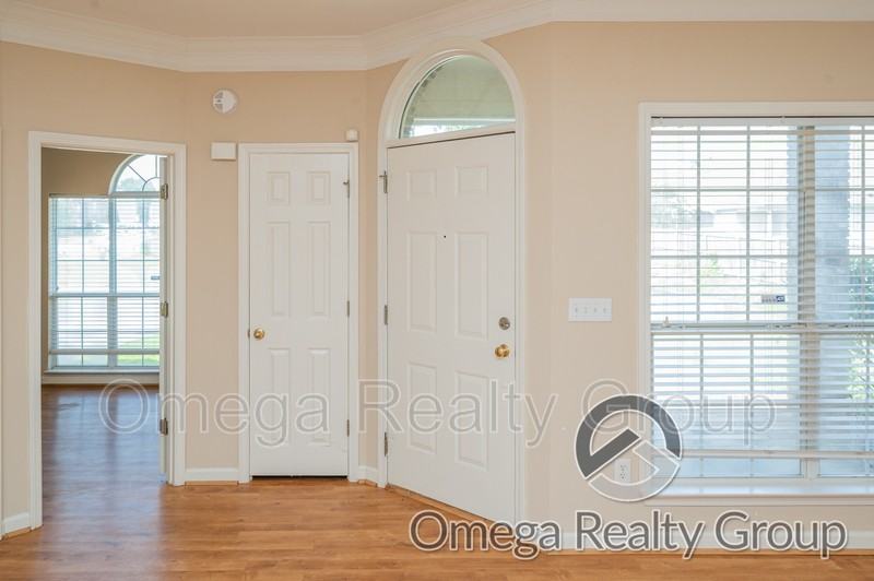 1026 Ashley Brook Ln - Photo 6 of 44