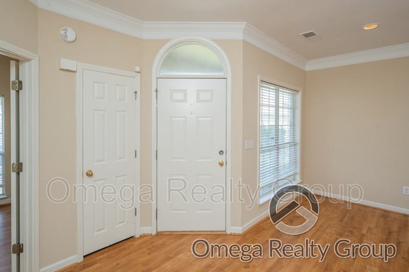 1026 Ashley Brook Ln - Photo 7 of 44