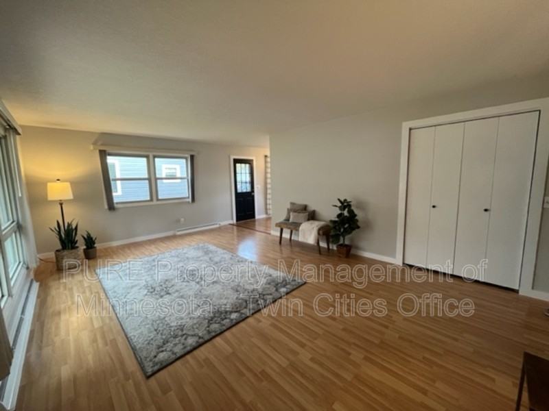 433 4th St S - Photo 3 of 44