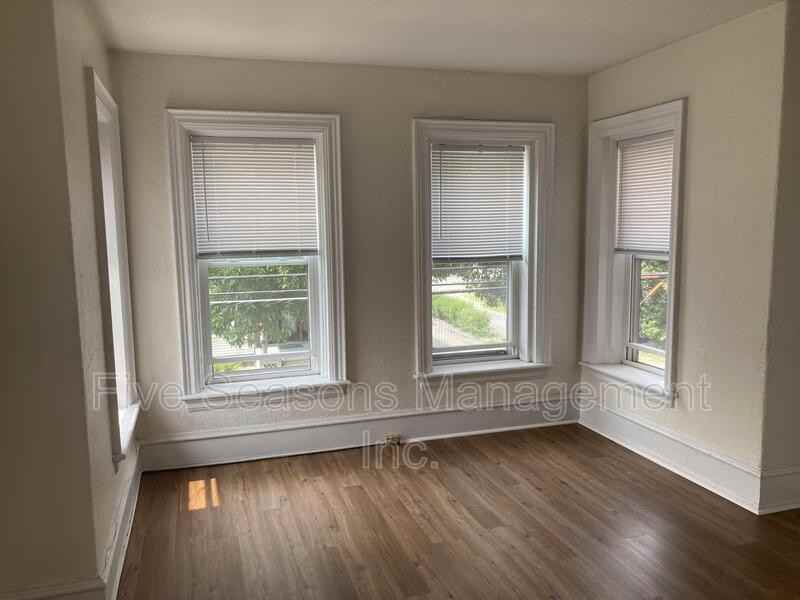 4 Loomis St - Photo 5 of 13