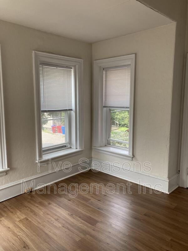 4 Loomis St - Photo 6 of 13