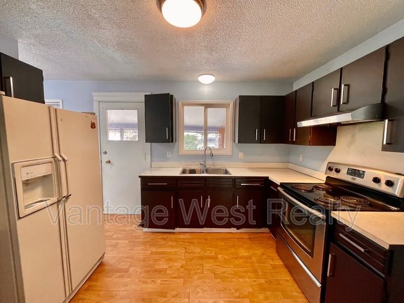 295 Rutland Rd N - Photo 2 of 37