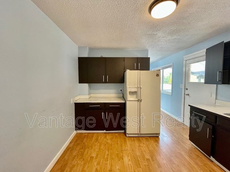 295 Rutland Rd N - Photo 3 of 37