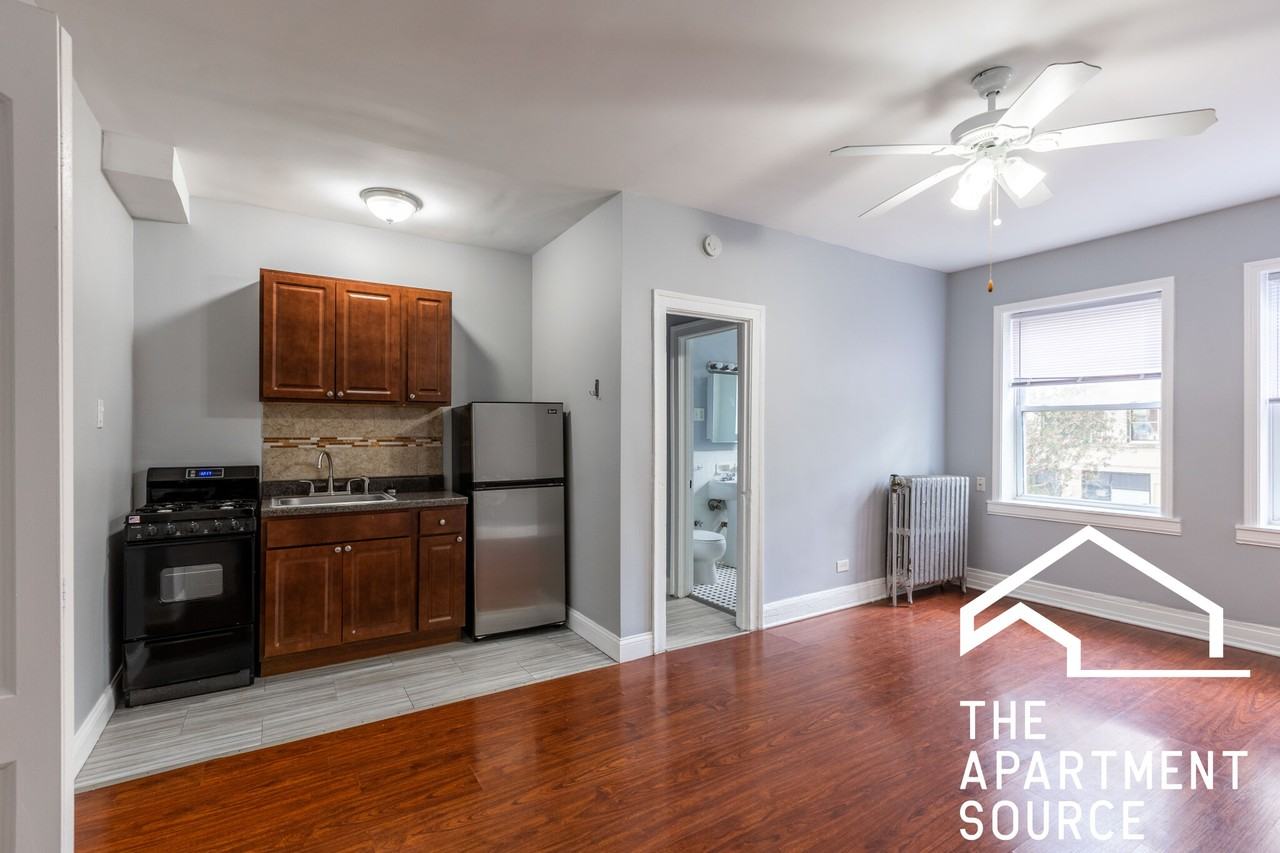 6930 N Greenview Ave #206 - Photo 2 of 16