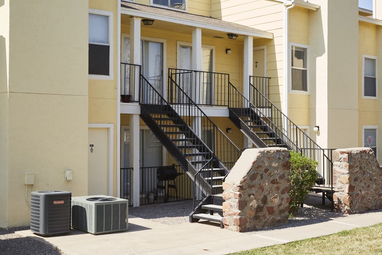 Indian Springs Apartments - Photo 4 of 26