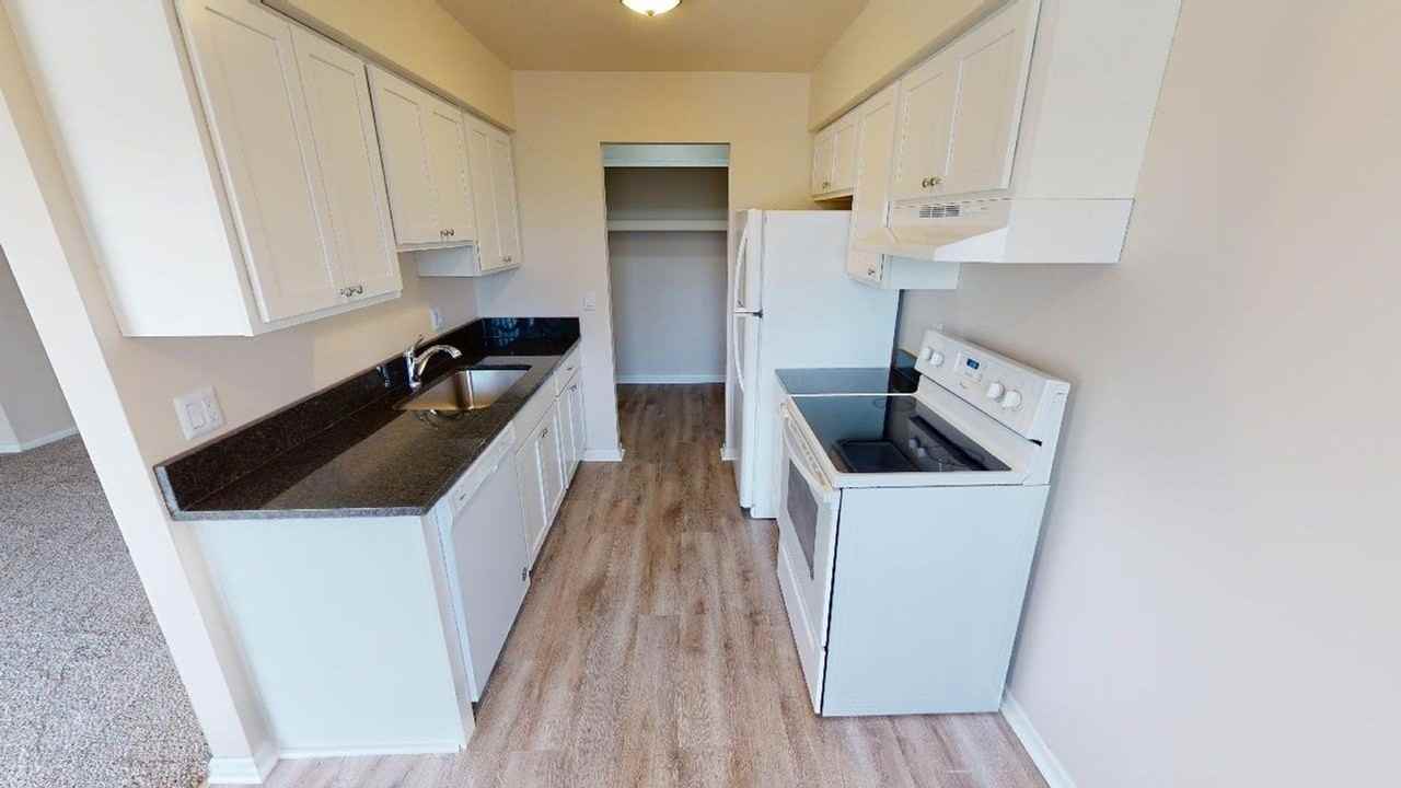 Garden Court Manor - Photo 2 of 16