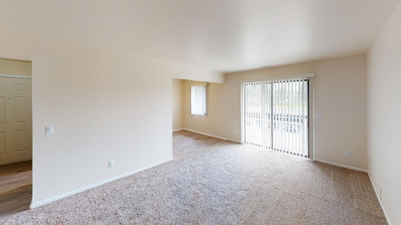 Garden Court Manor - Photo 6 of 16