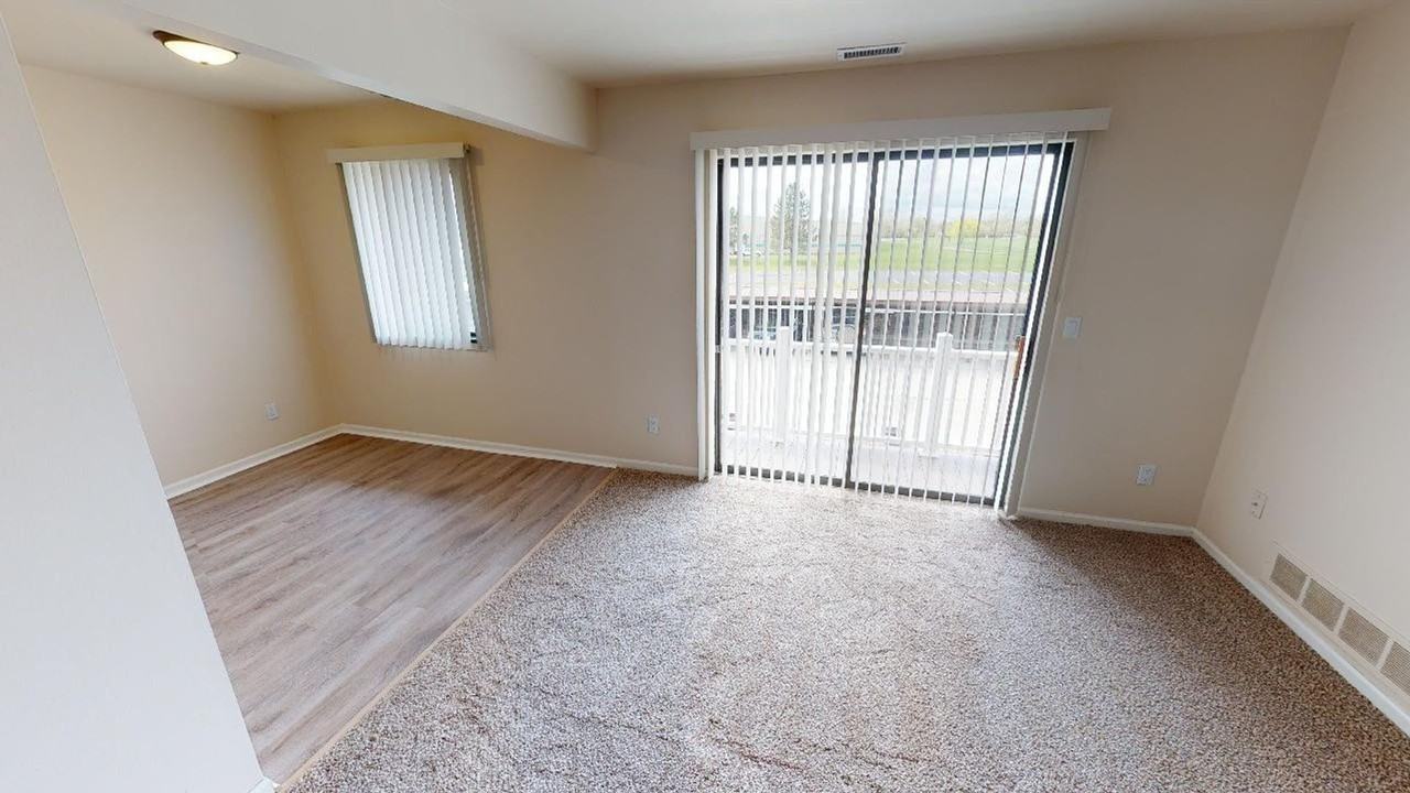 Garden Court Manor - Photo 7 of 16