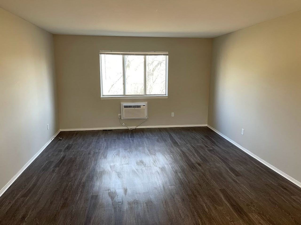 Hidden Pond Apartments - Photo 5 of 28