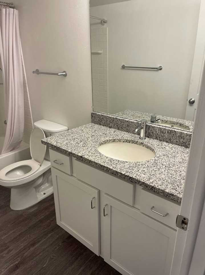 Hidden Pond Apartments - Photo 7 of 28