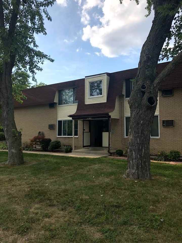 Victorian Estates - Photo 3 of 17