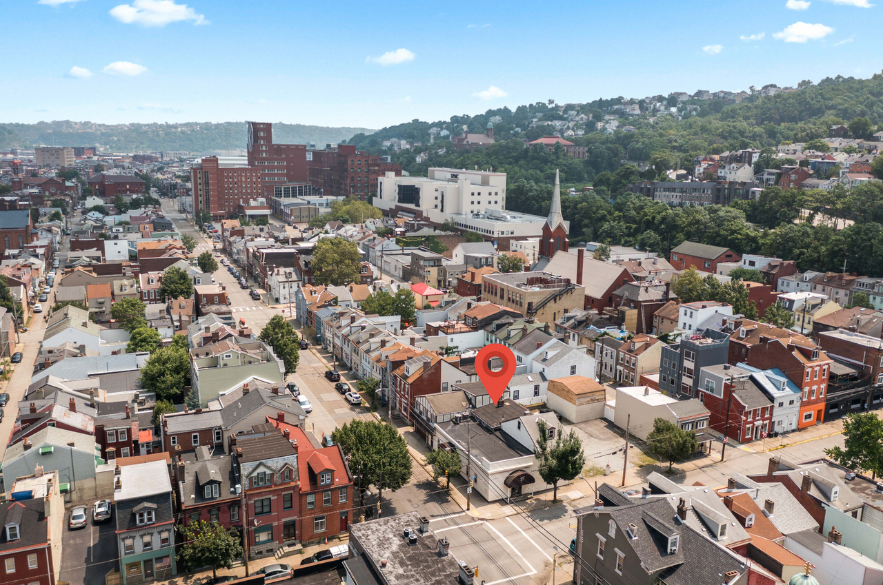 Spacious Duplex in the Heart of South Side Flats - Photo 3 of 25