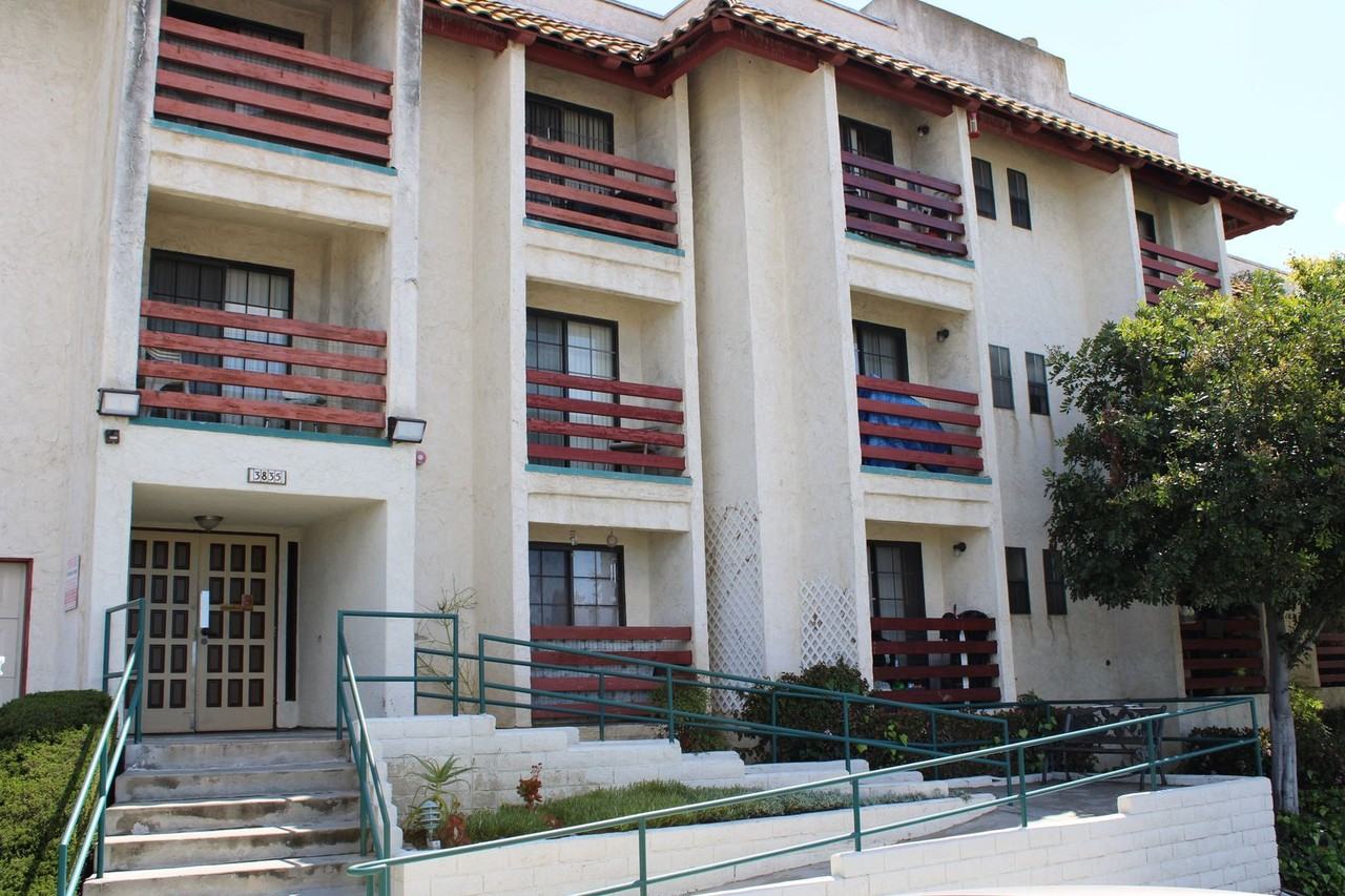 Santa Fe Manor - Photo 2 of 16