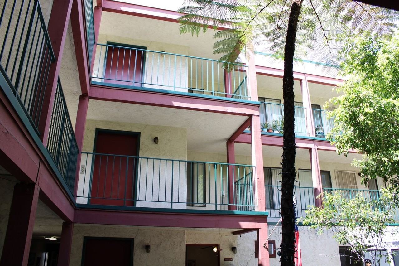 Santa Fe Manor - Photo 4 of 16