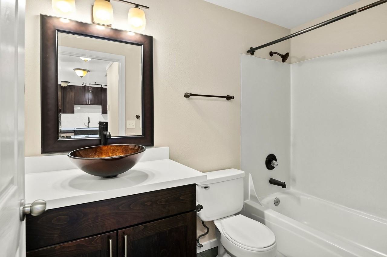 Granview Holdings - Photo 5 of 36