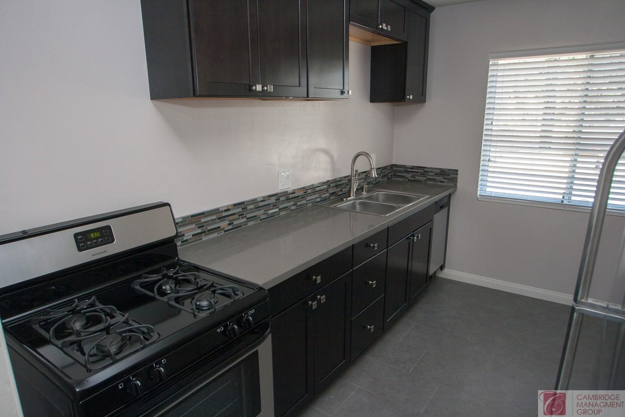 3176-3182 Reynard Way - Photo 3 of 15