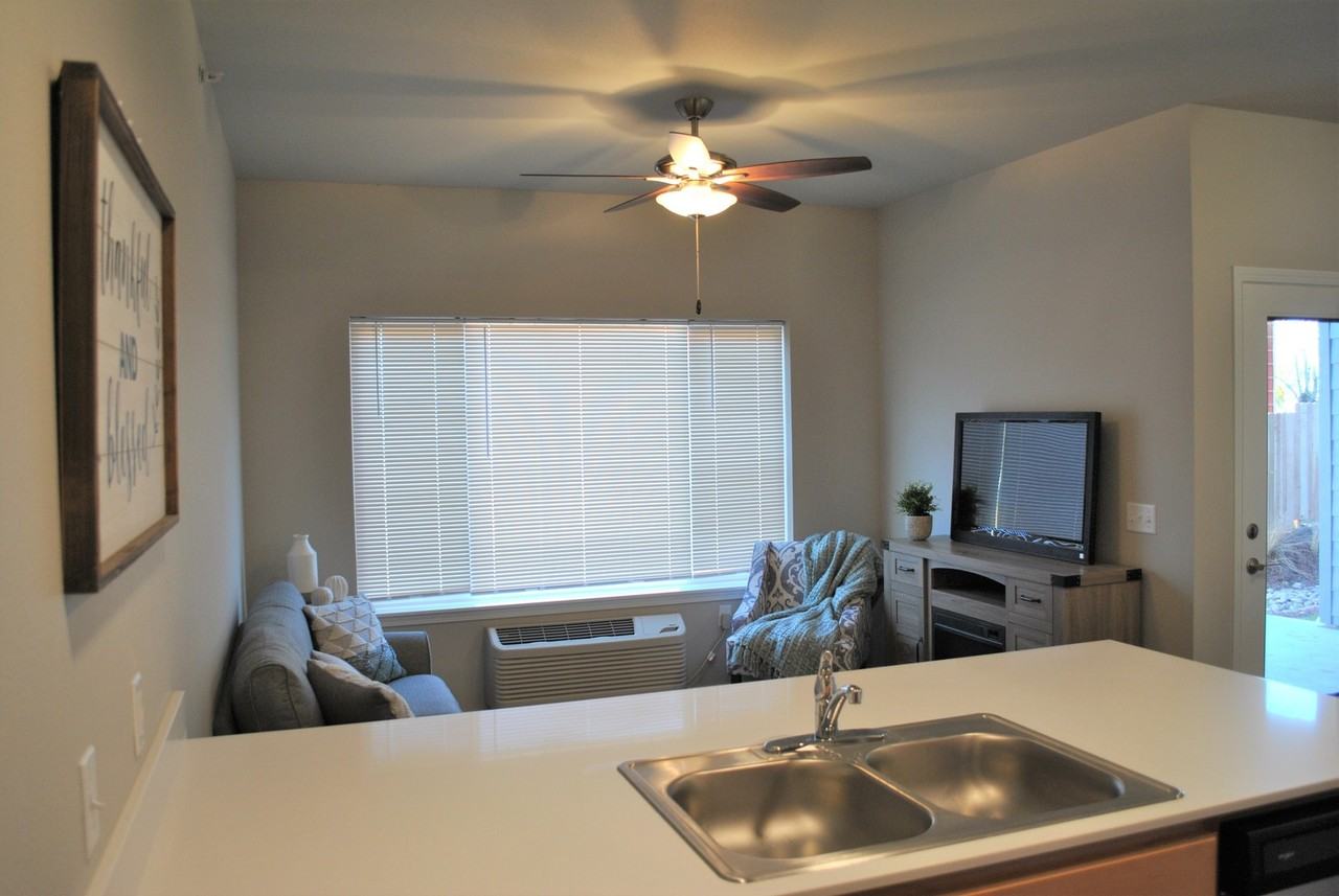 Pleasant View Apartments - Photo 4 of 37
