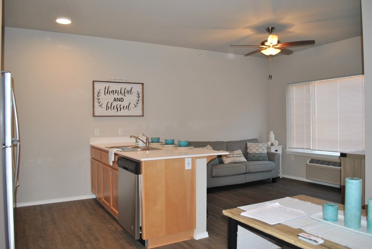 Pleasant View Apartments - Photo 5 of 37