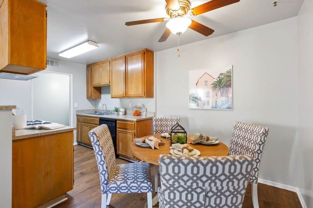 Sunrise Fountains Apartments - Photo 4 of 50