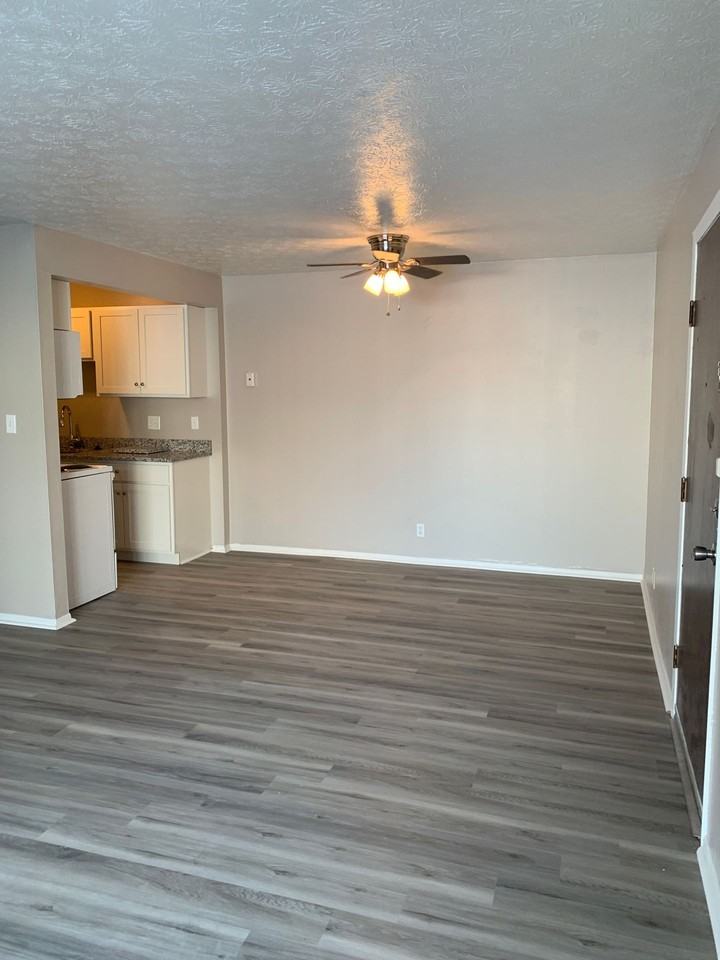 Lakeway Woods - Photo 2 of 9