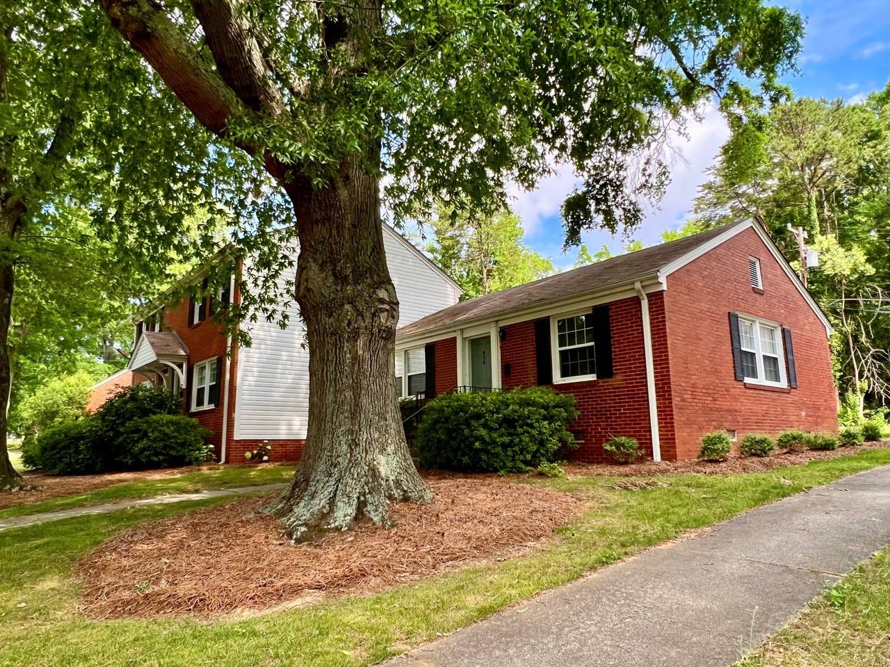 Latham Park Manor - Photo 6 of 31