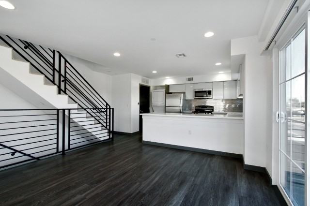 Come home to this New Modern Townhouse in Westchester! - Photo 5 of 22
