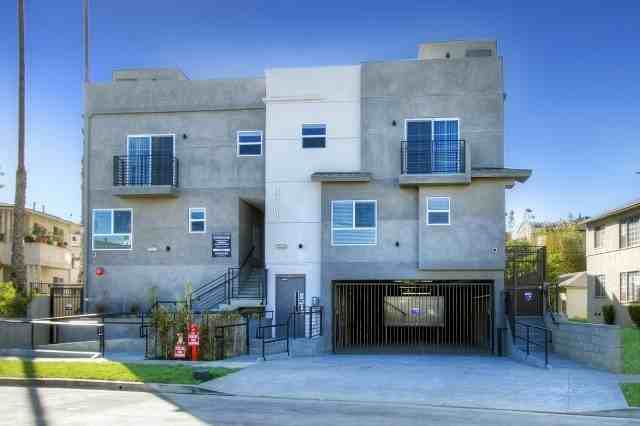 Come home to this New Modern Townhouse in Westchester! - Photo 2 of 22