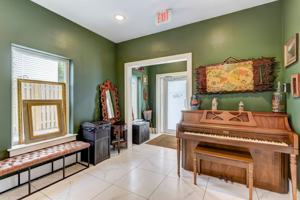 featured image of 2046 N Front St