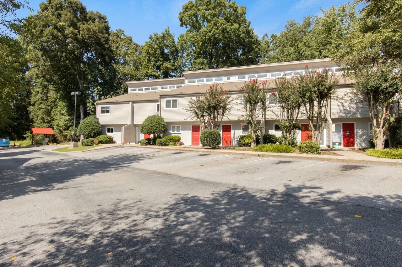 Renovated Townhomes minutes from Downtown Greenville! - Photo 2 of 42