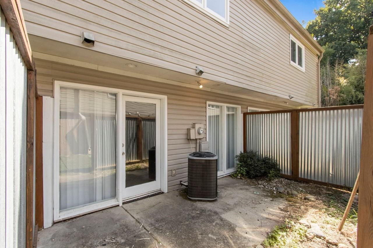 Renovated Townhomes minutes from Downtown Greenville! - Photo 3 of 42