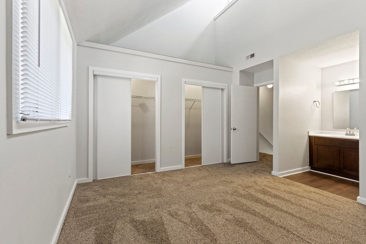 Renovated Townhomes minutes from Downtown Greenville! - Photo 5 of 13