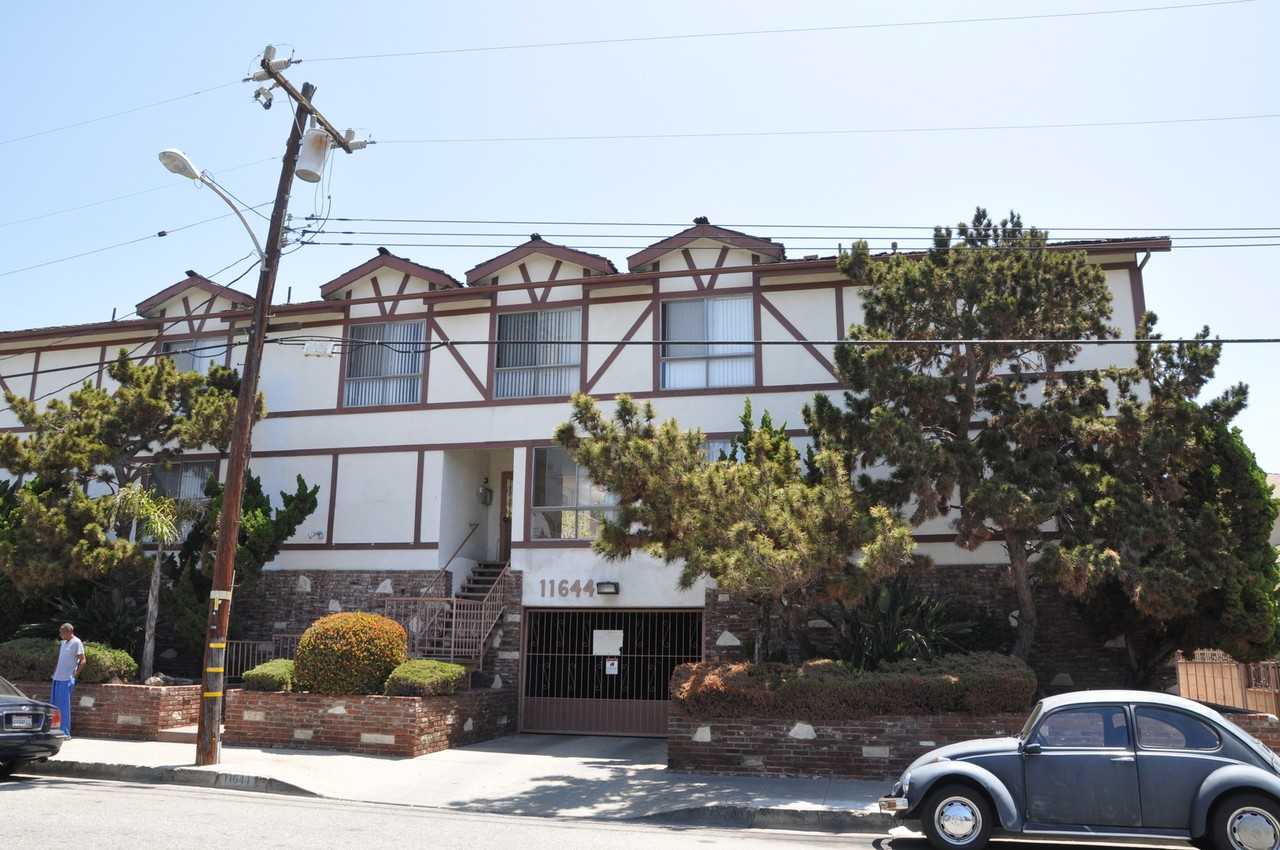 Pinnacle Acacia LLC - Photo 2 of 32