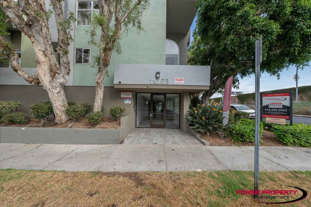 11263 Mississippi Ave - Photo 2 of 4