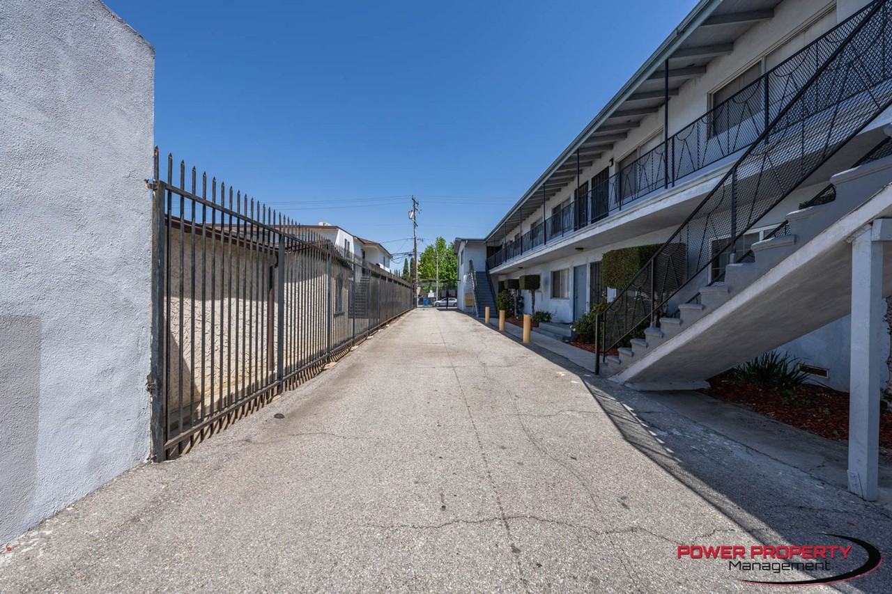 821 N Eucalyptus Ave ( 216 W Plymouth St ) - Photo 3 of 6