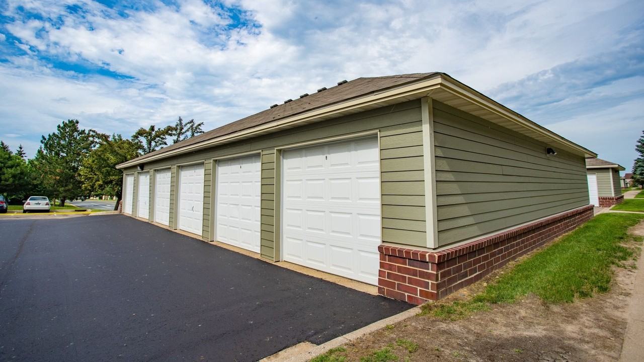 Waterford Place Townhomes - Photo 4 of 25