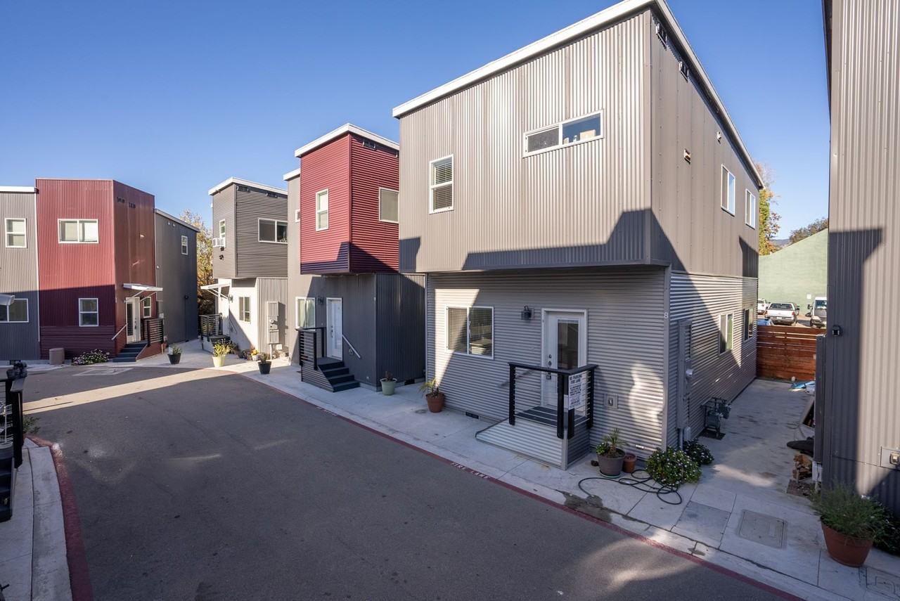 Beautiful Apartment Community in Downtown San Luis Obisp - Photo 5 of 6