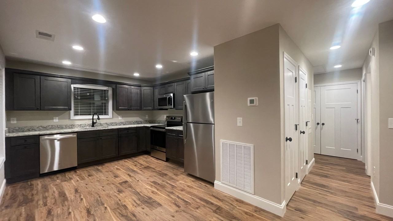 Duplex - Photo 3 of 27