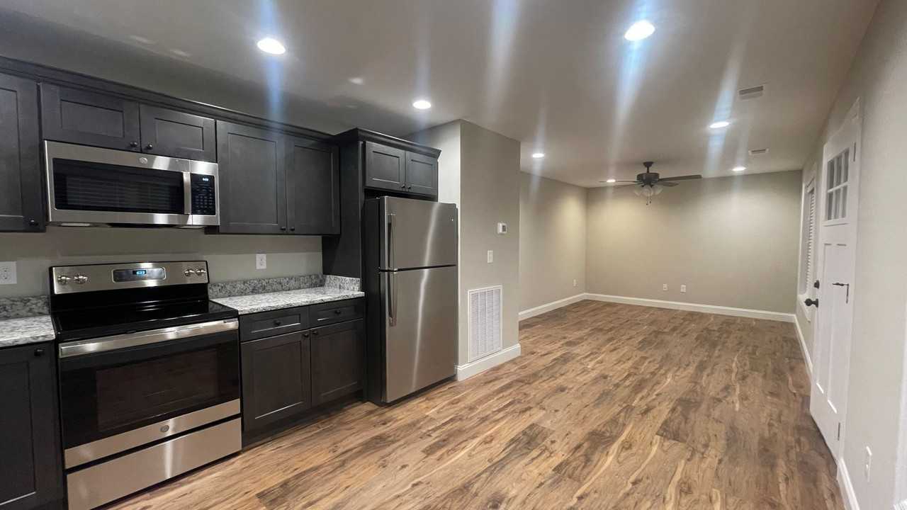 Duplex - Photo 4 of 27