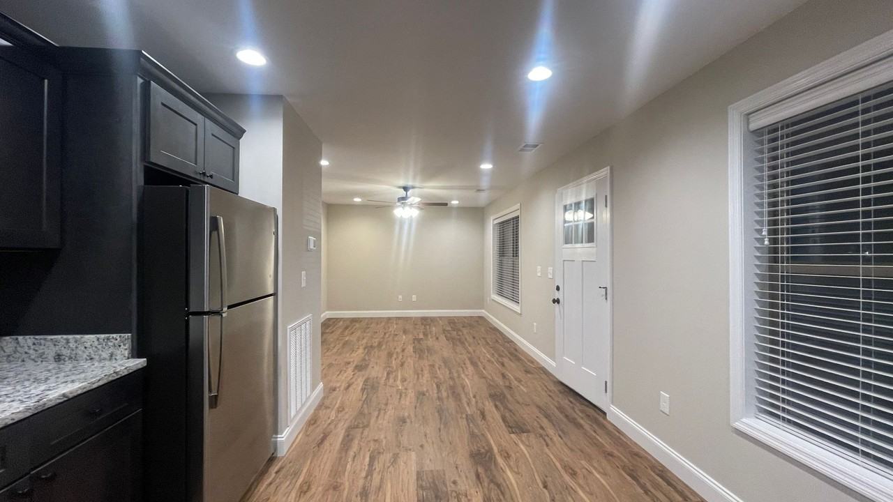 Duplex - Photo 6 of 27