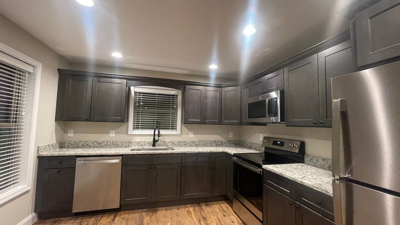 Duplex - Photo 7 of 27